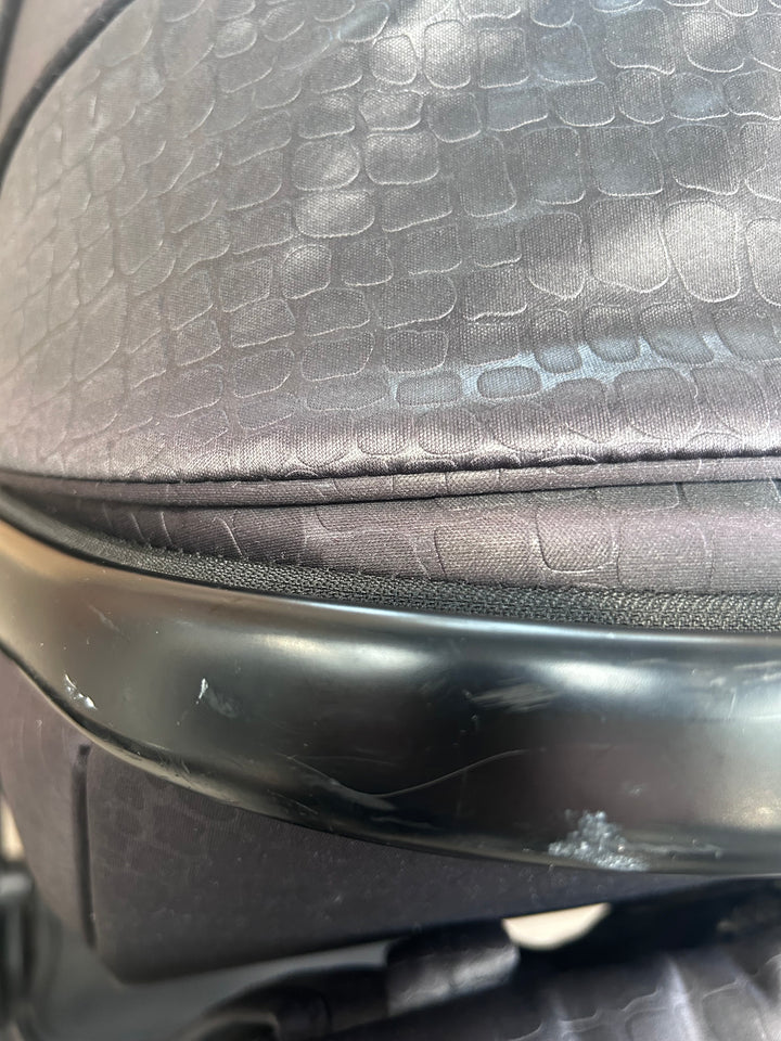 PRE LOVED egg2 Travel System - Jurassic Gold