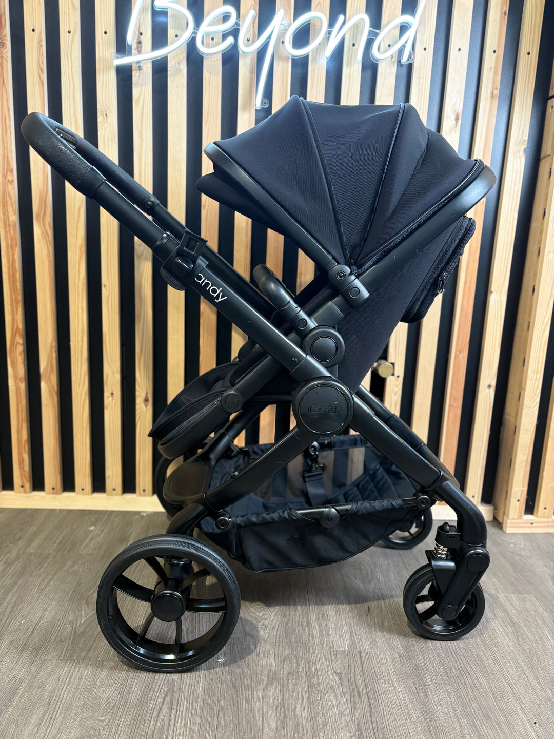 PRE LOVED iCandy Peach 7 Travel System - Jet/Black