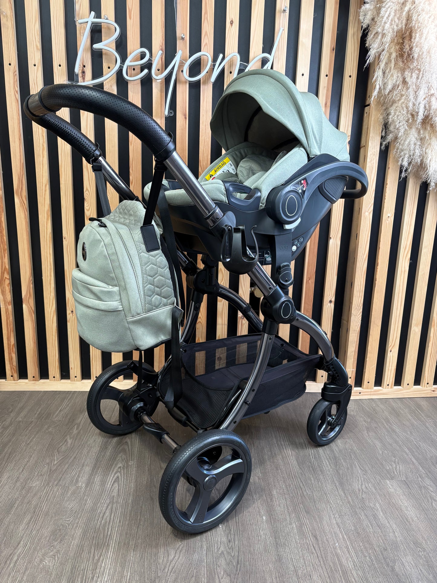 PRE LOVED egg2 Travel System - Seagrass