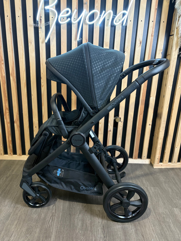EX DISPLAY Babystyle Oyster4 2-in-1 Travel System - Raven