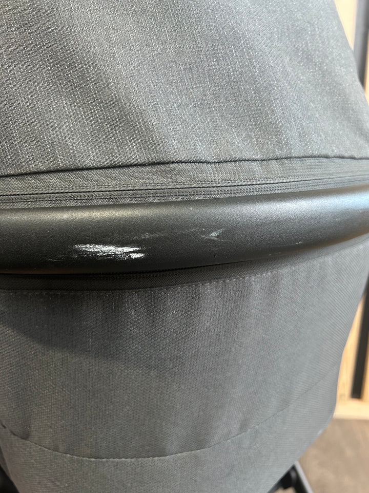 EX DISPLAY Venicci Tinum Edge 2-in-1 Travel System - Charcoal