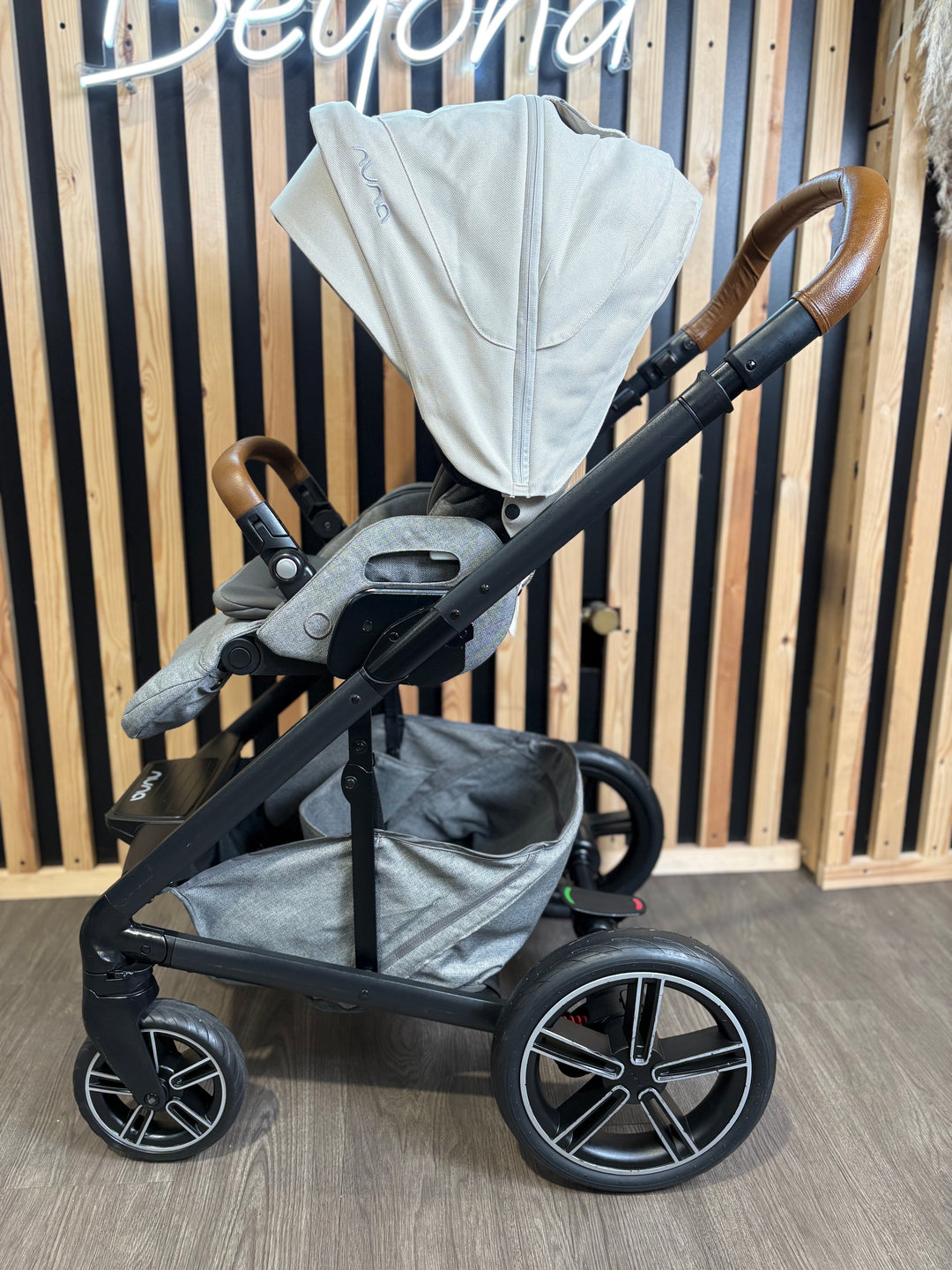 PRE LOVED Nuna Mixx Travel System - Birch