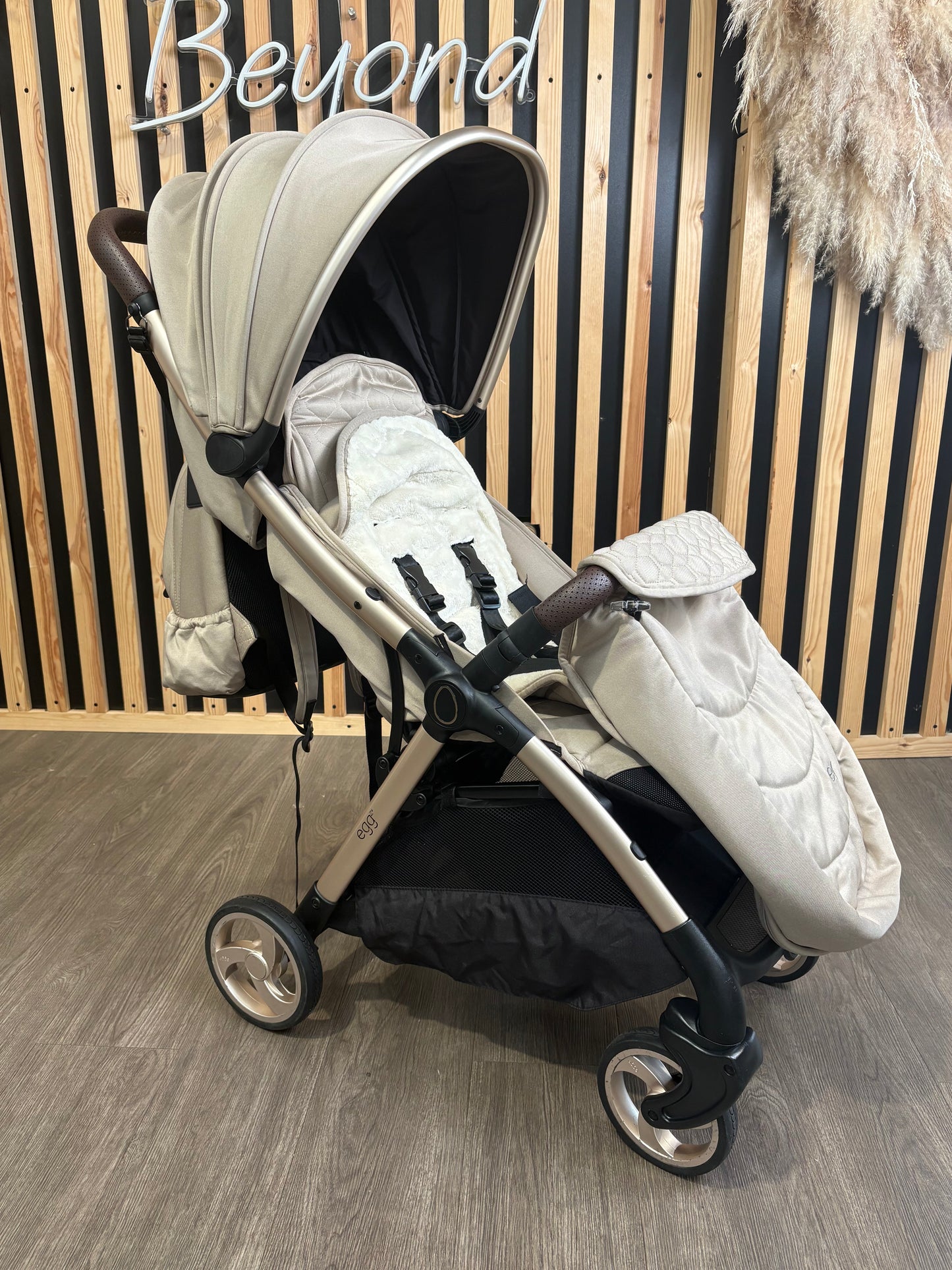 PRE LOVED eggZ Stroller + Accessories - Feather