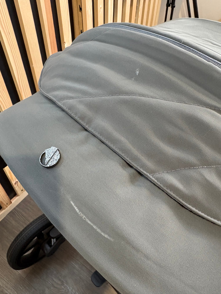 EX DISPLAY Venicci Tinum Upline 2-in-1 Travel System - SE Lava