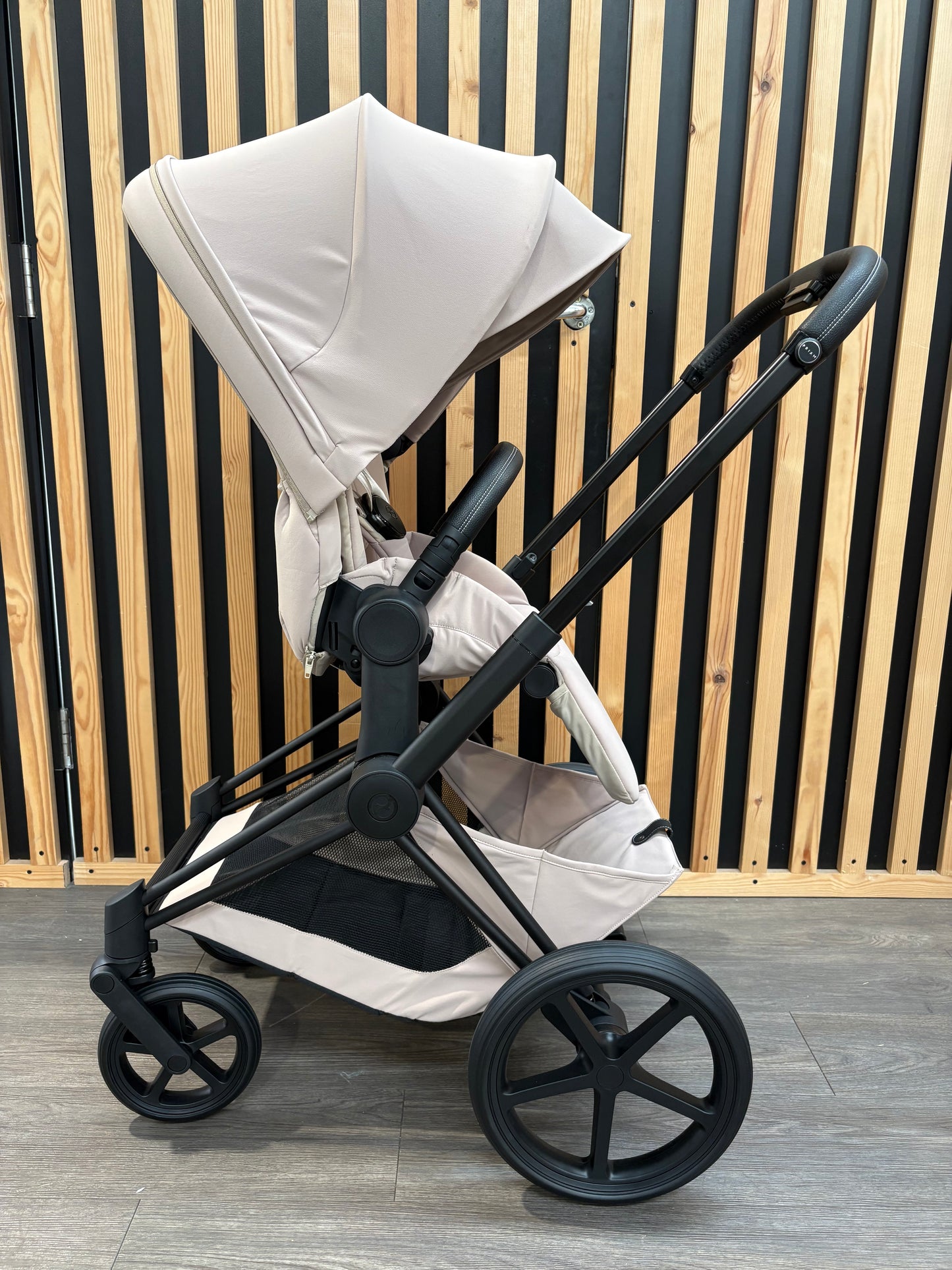EX DISPLAY Cybex Priam Comfort Pushchair & Foldable Carrycot - Cozy Beige/Black