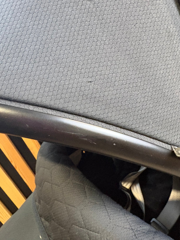 PRE LOVED egg2 Travel System - Just Black