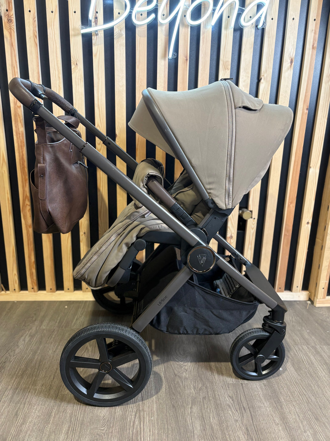PRE LOVED Venicci Tinum Upline Pushchair - SE Powder