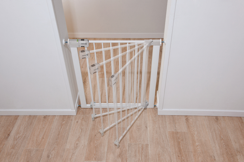 Safety 1st SecurTech Auto Close Metal Gate - White