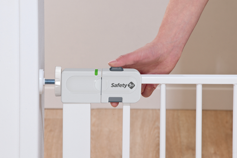 Safety 1st SecurTech Auto Close Metal Gate - White