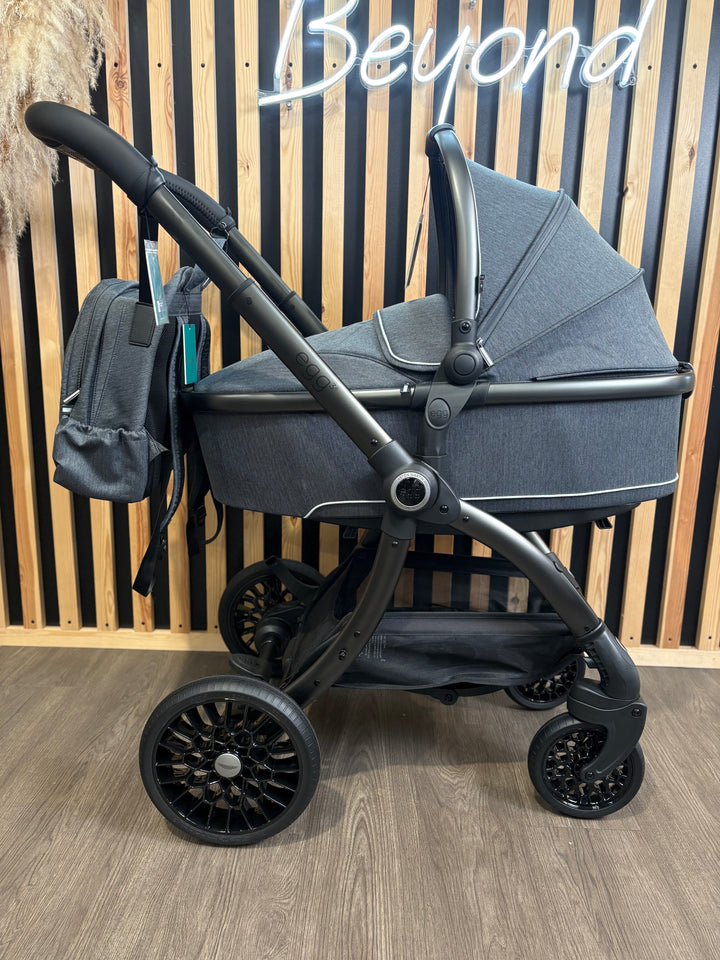 EX DISPLAY Aston Martin egg3 Luxury Travel System - Classic Grey