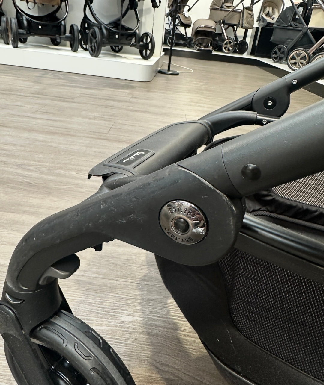 PRE LOVED Silver Cross Wave ONYX Chassis + Wheels