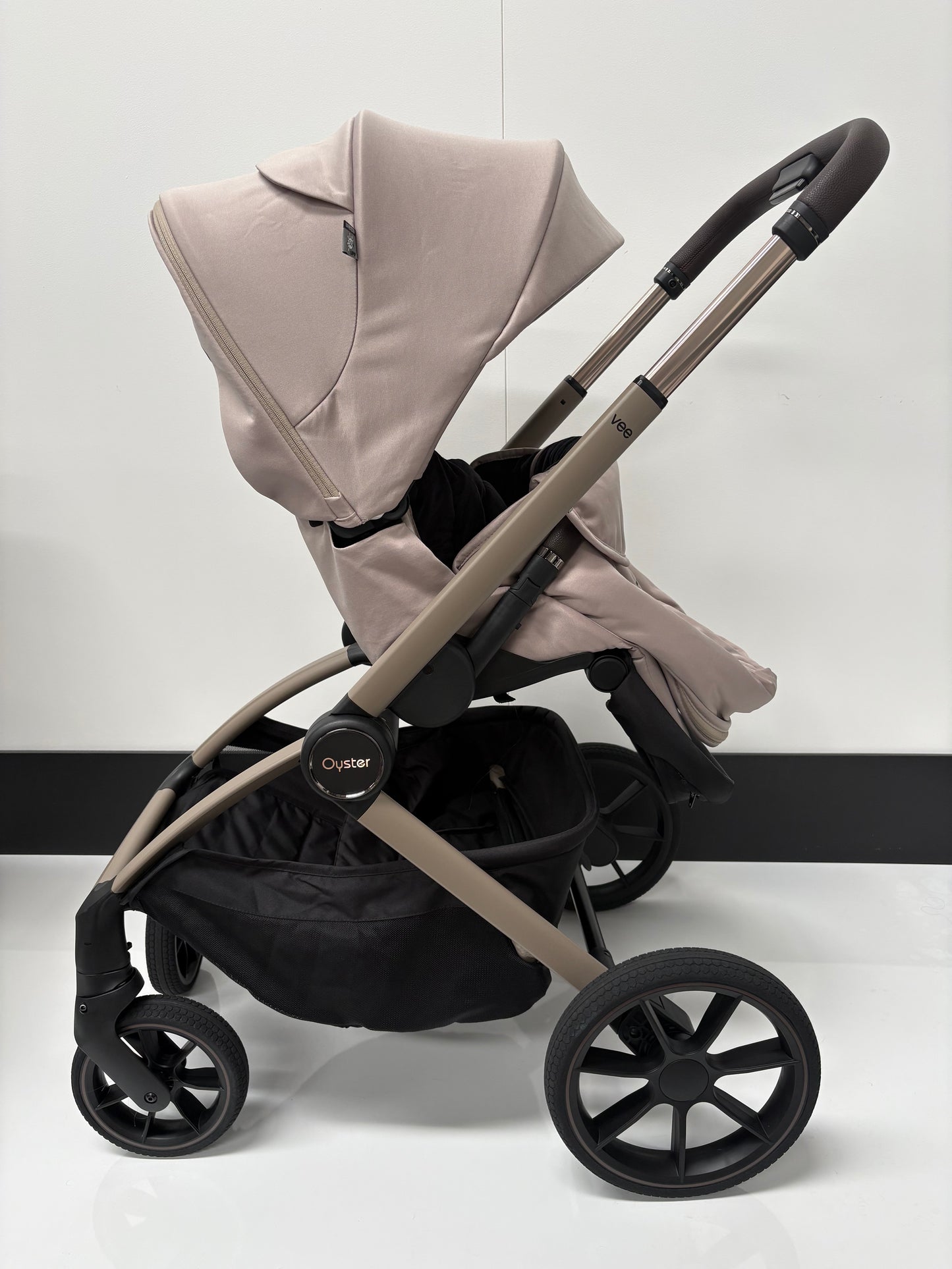 EX DISPLAY Oyster Vee Travel System Bundle - Vanilla