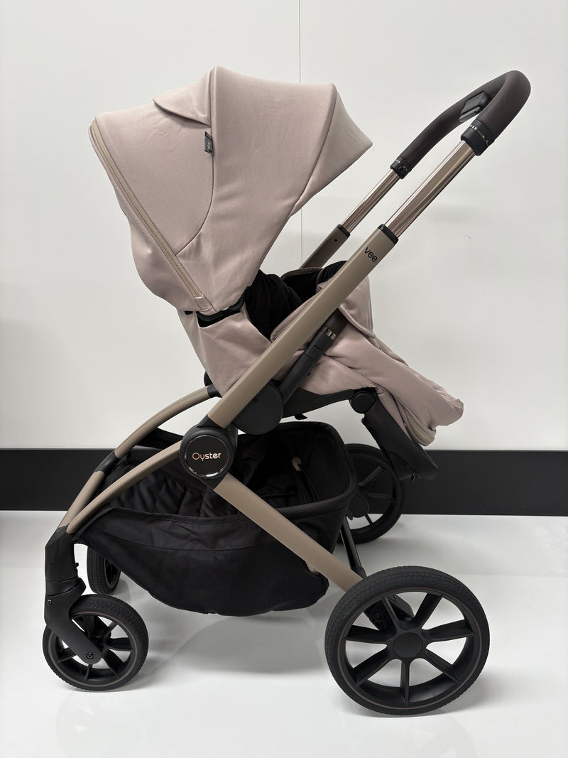 EX DISPLAY Oyster Vee Travel System Bundle - Vanilla