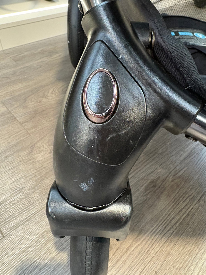 PRE LOVED egg3 Travel System - Carbonite