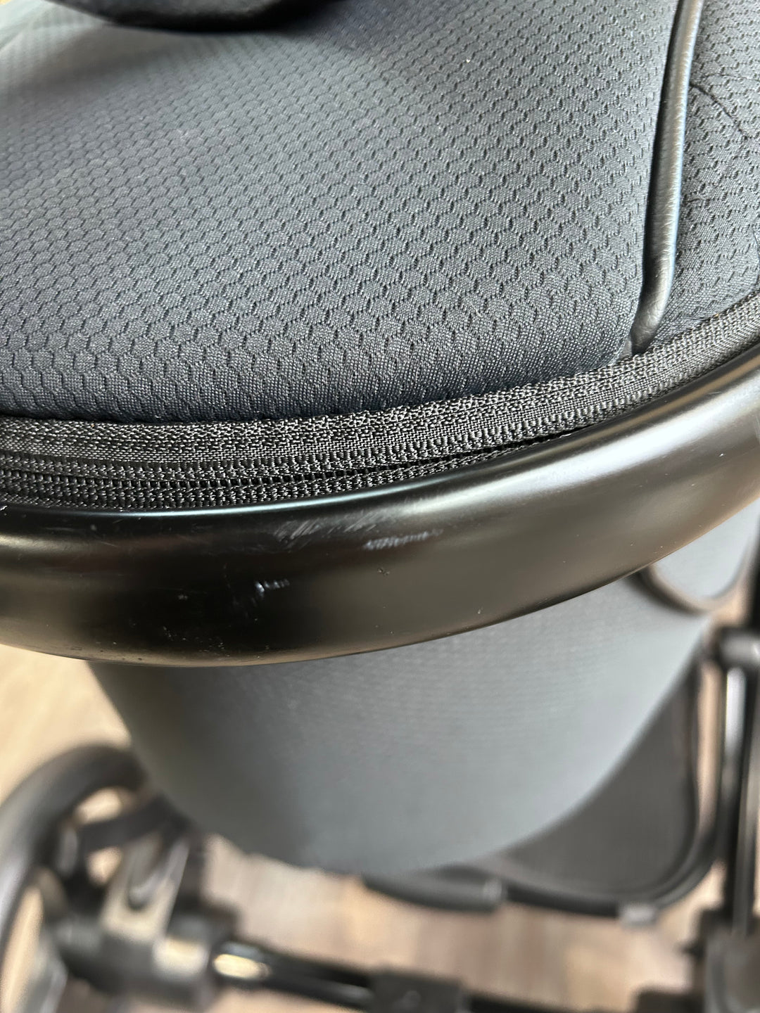 PRE LOVED egg2 Travel System - Just Black