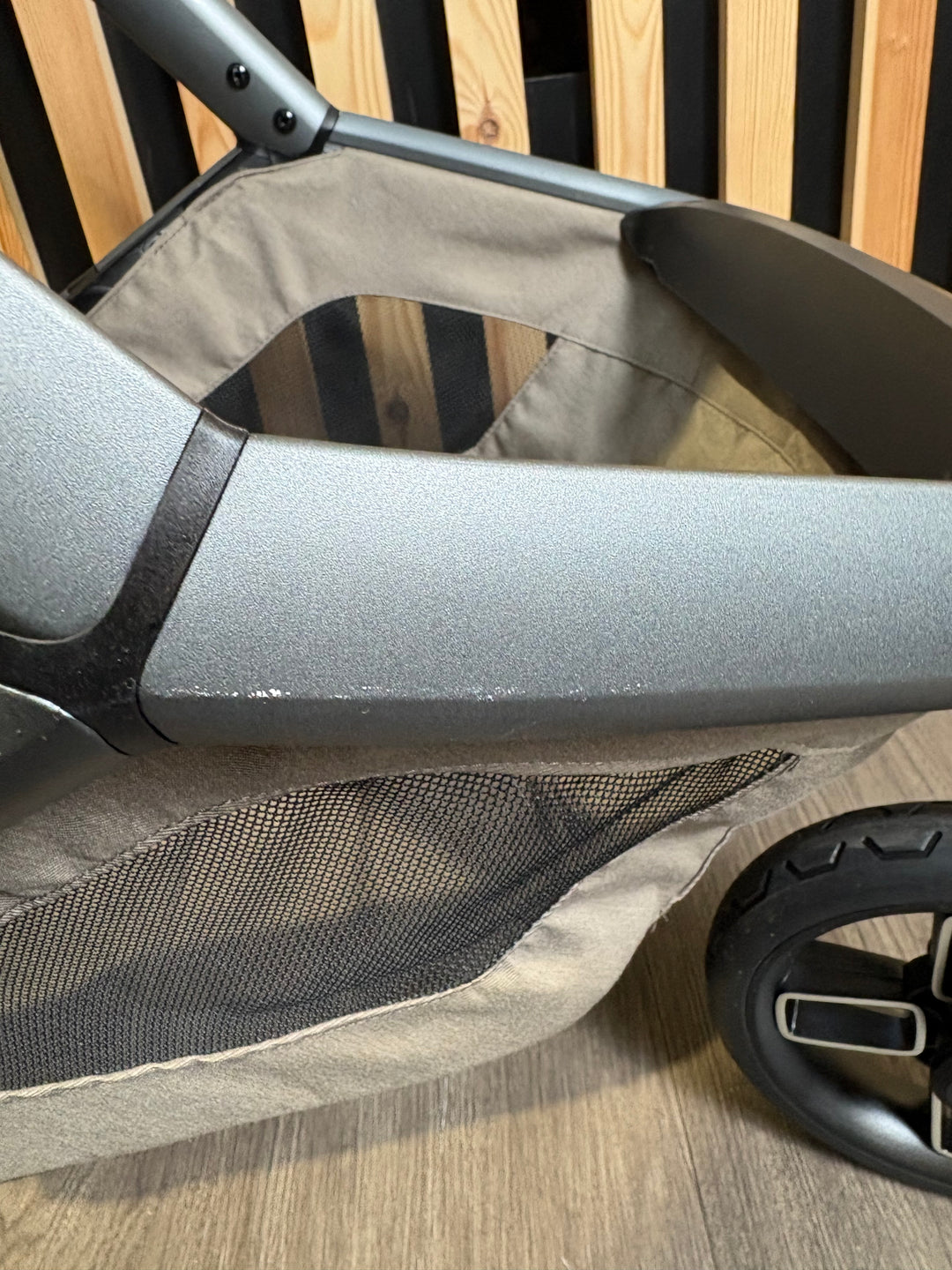 PRE LOVED Maxi-Cosi Fame Travel System - Twillic Truffle/Black Wheels