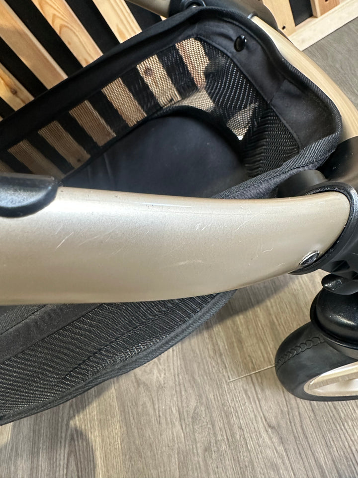 PRE LOVED egg2 Travel System - Feather