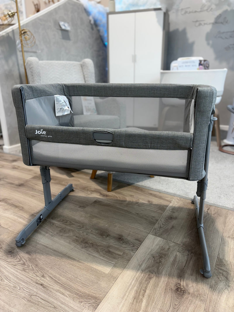 EX DISPLAY Joie Roomie Glide Bedside Crib - Foggy Grey