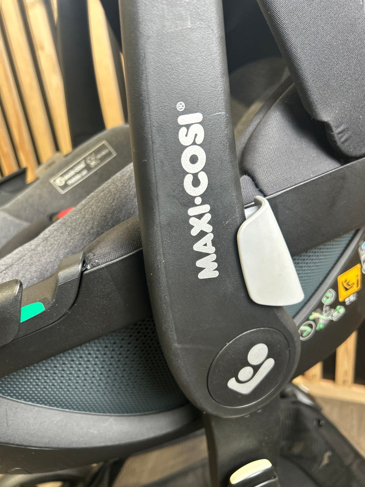 PRE LOVED egg2 Travel System - Jurassic Grey