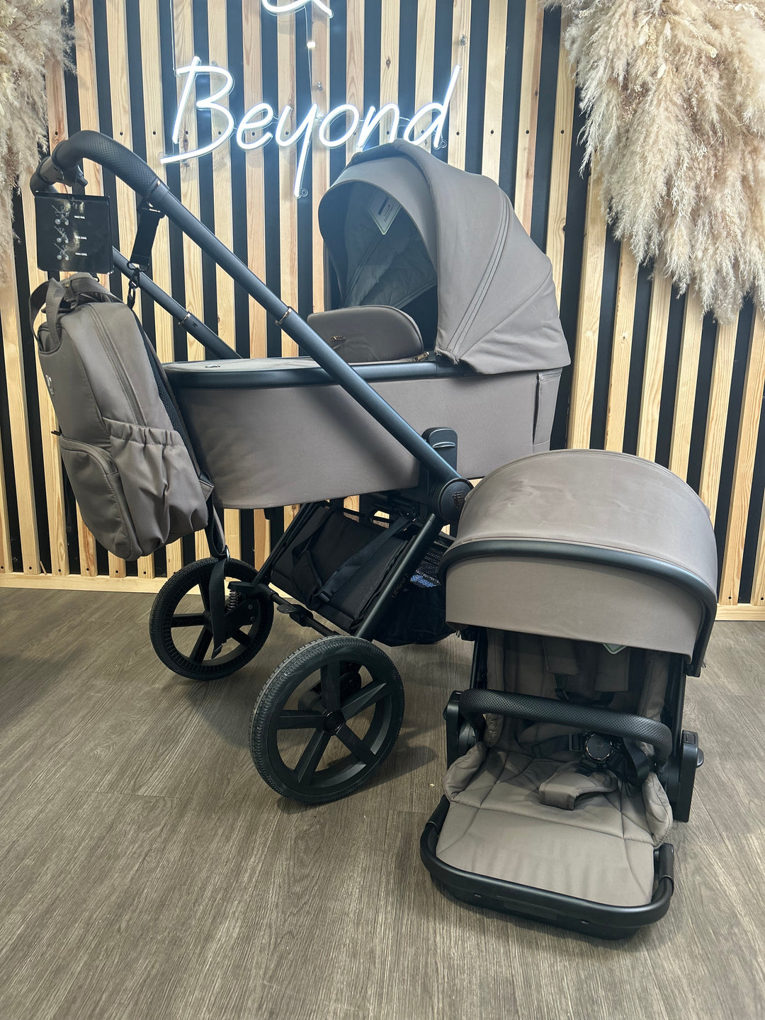 EX DISPLAY Venicci Upline2 3-in-1 Travel System - Brownie