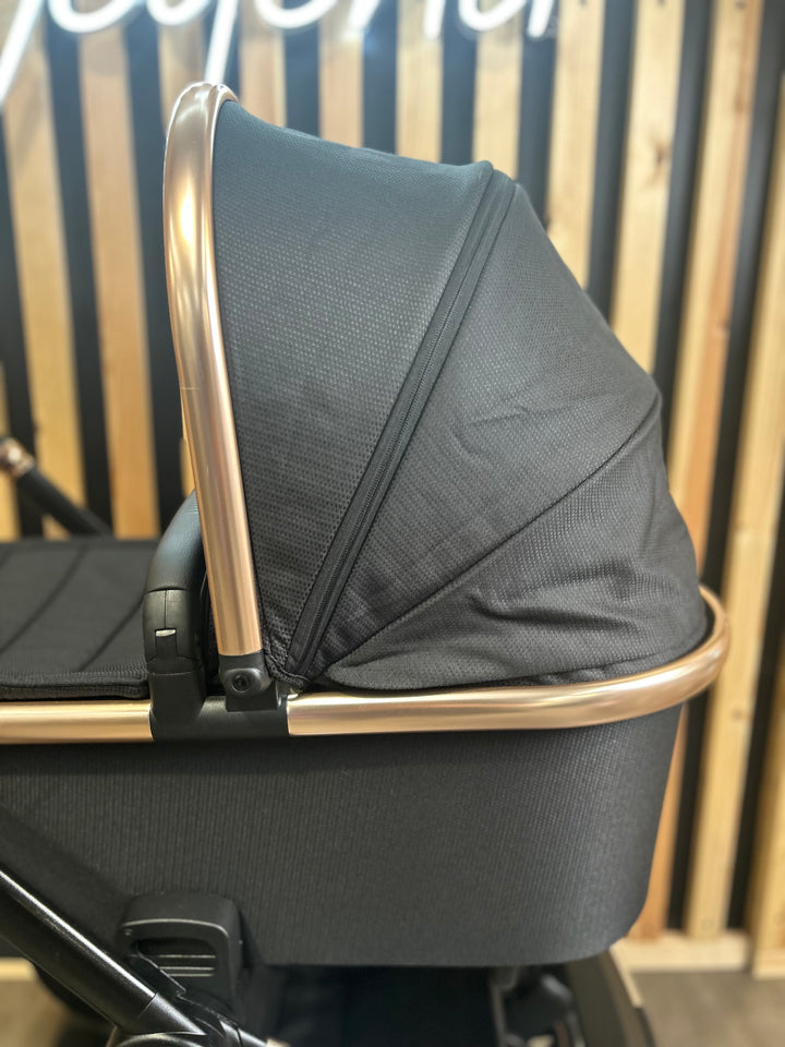 PRE LOVED Zummi Solo Travel System - Black & Rose Gold