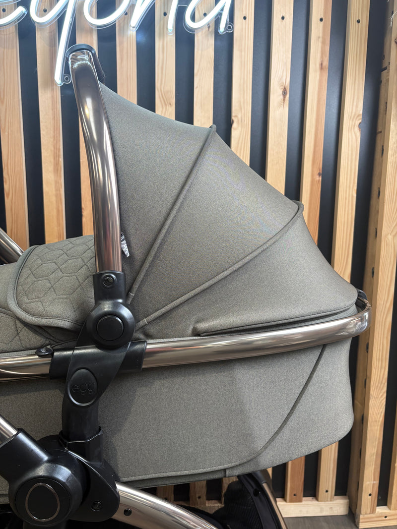 PRE LOVED egg2 Travel System - Hunter Green
