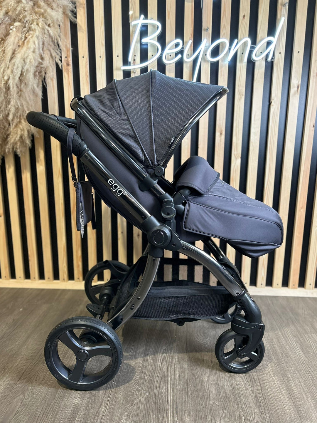 EX DISPLAY egg3 Pushchair + Carrycot UNRELEASED COLOUR - Eclipse Grey