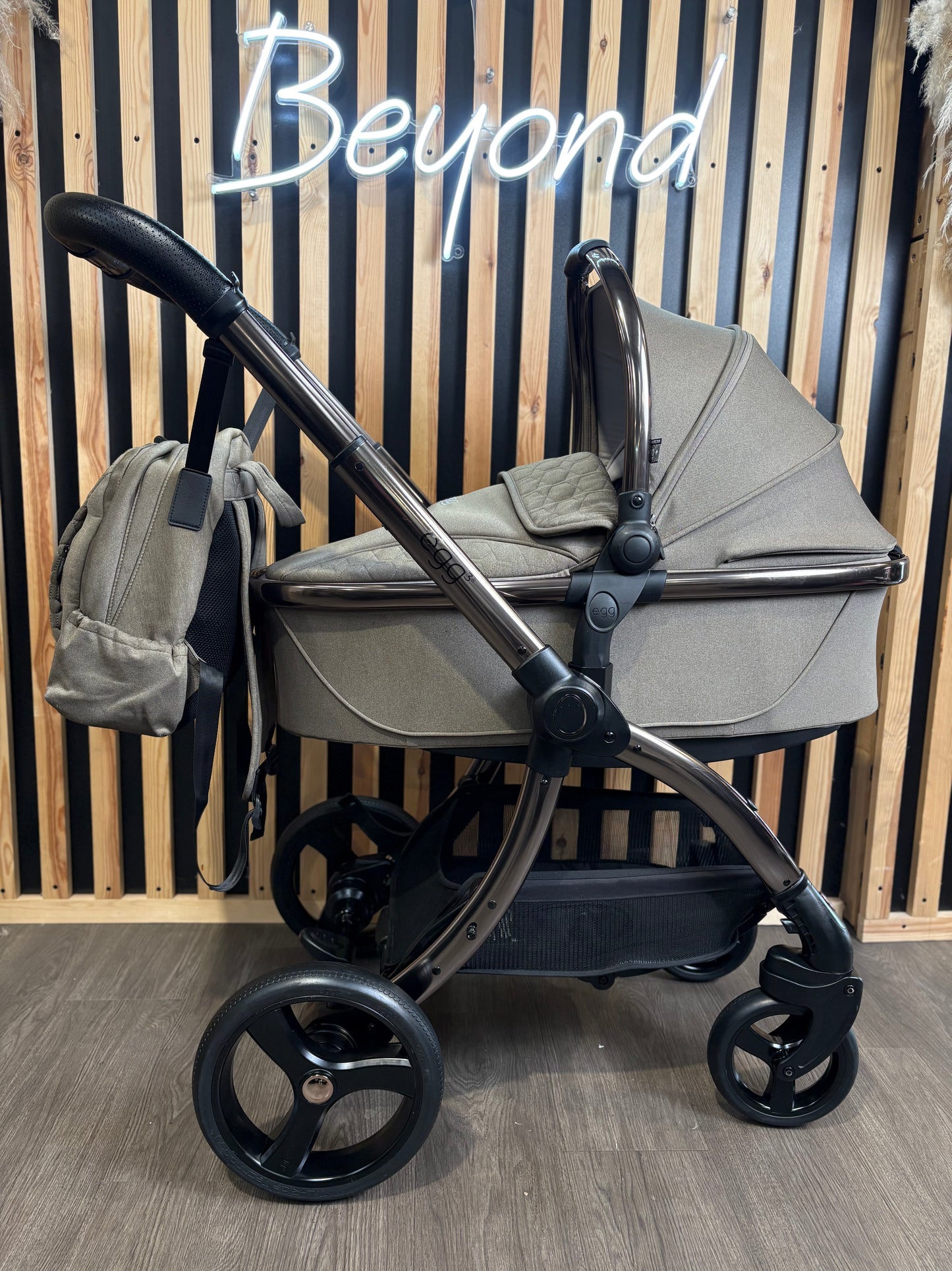 PRE LOVED egg3 Travel System - Mink