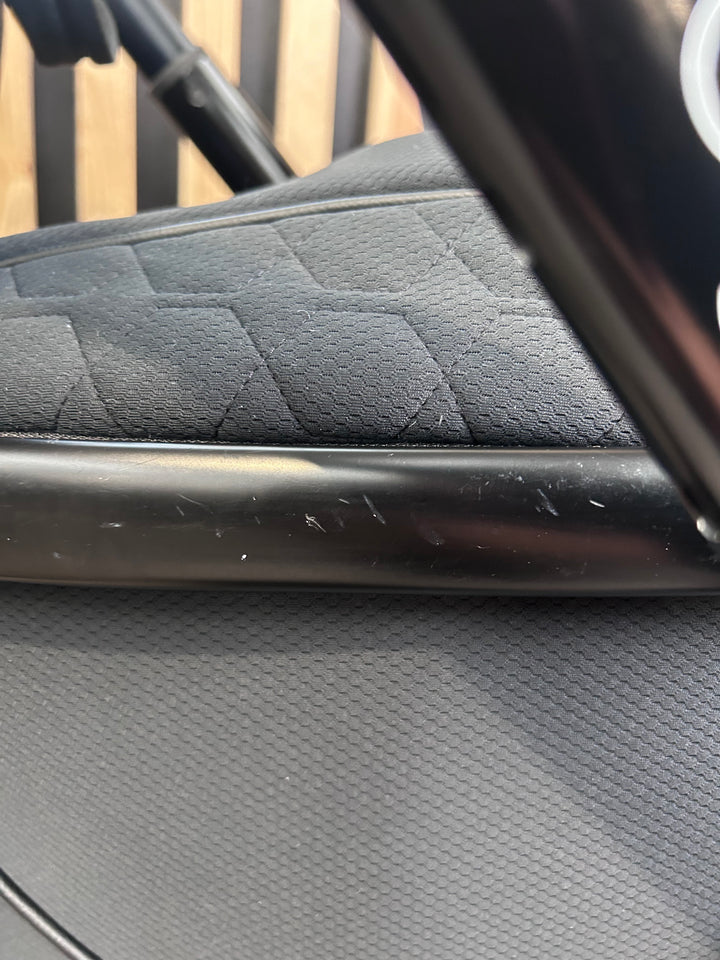 PRE LOVED egg2 Travel System - Just Black