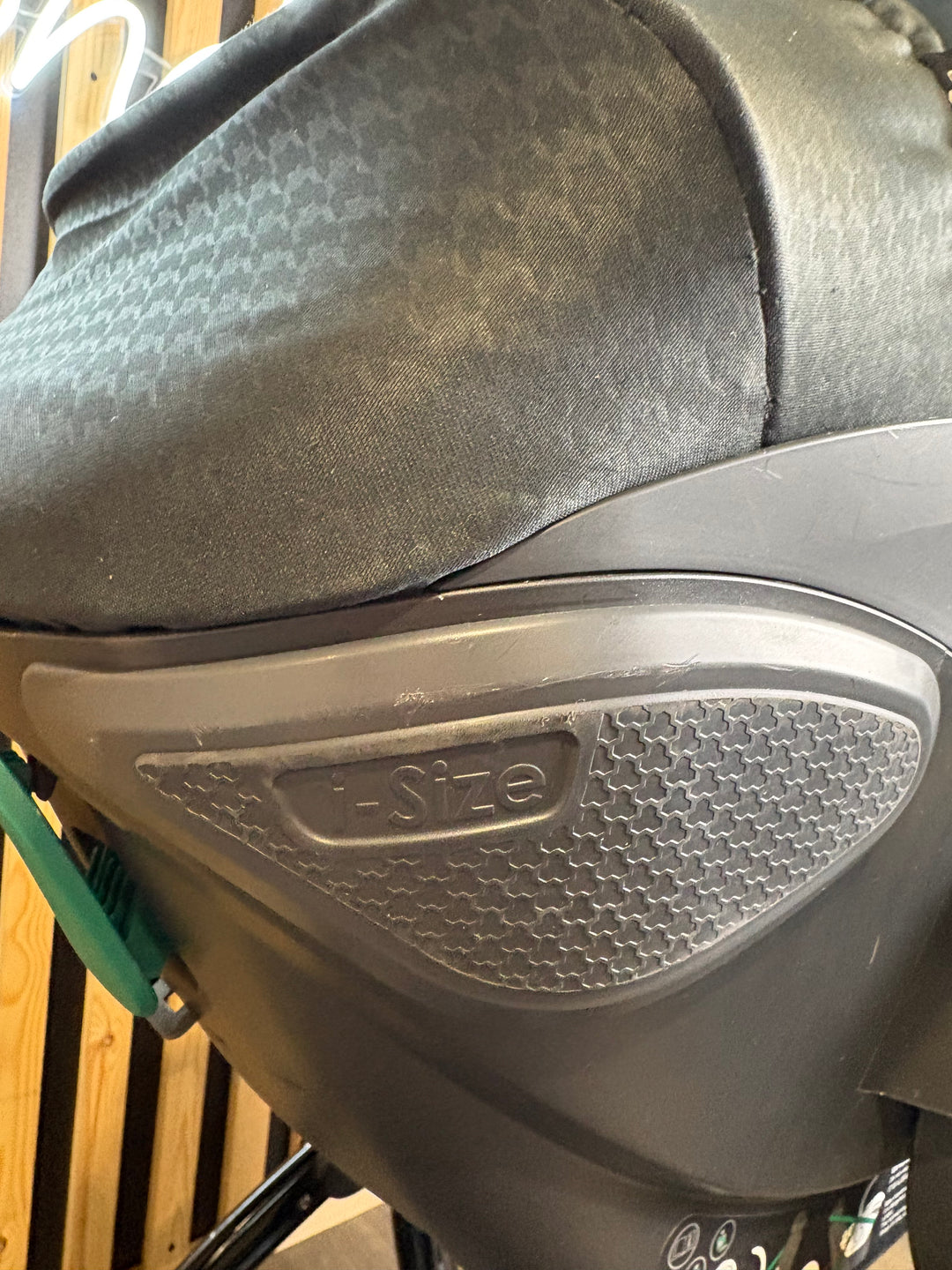 PRE LOVED egg3 Travel System - Houndstooth Black