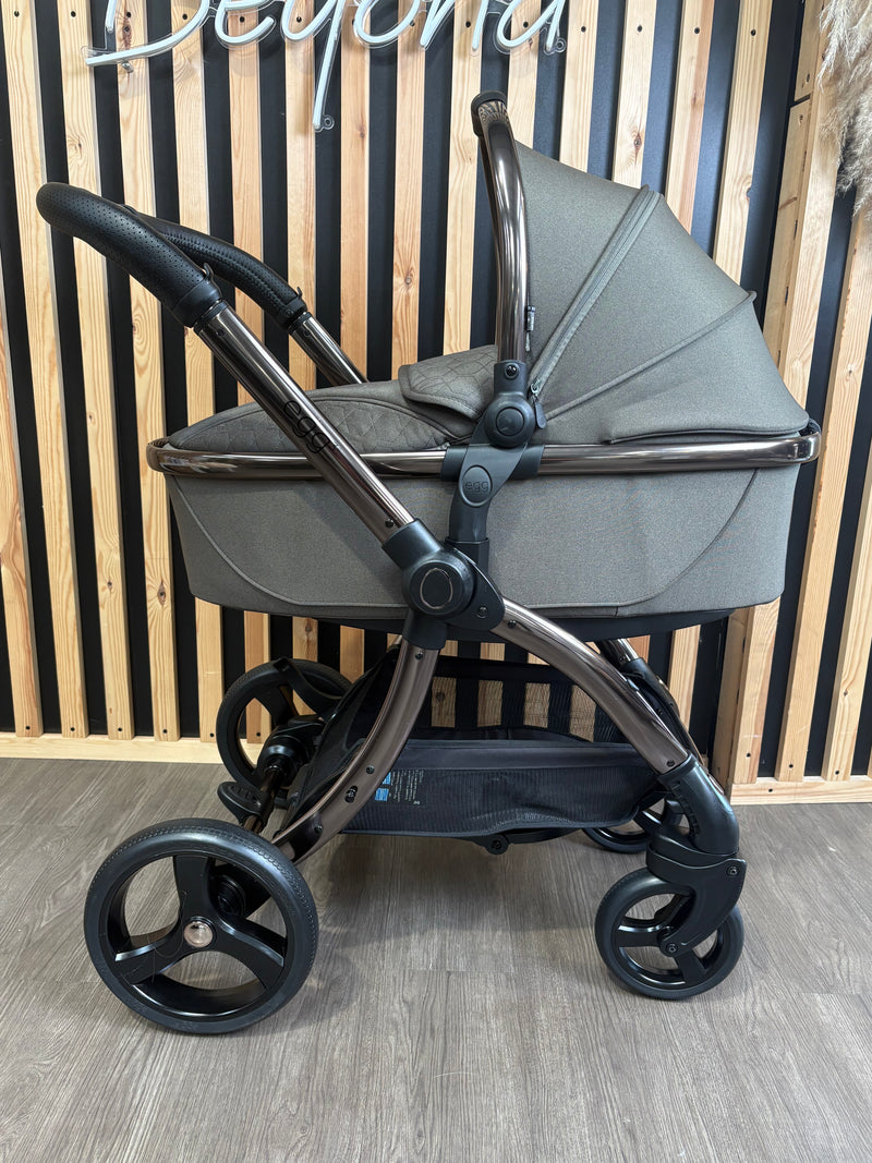 PRE LOVED egg3 Travel System - Hunter Green