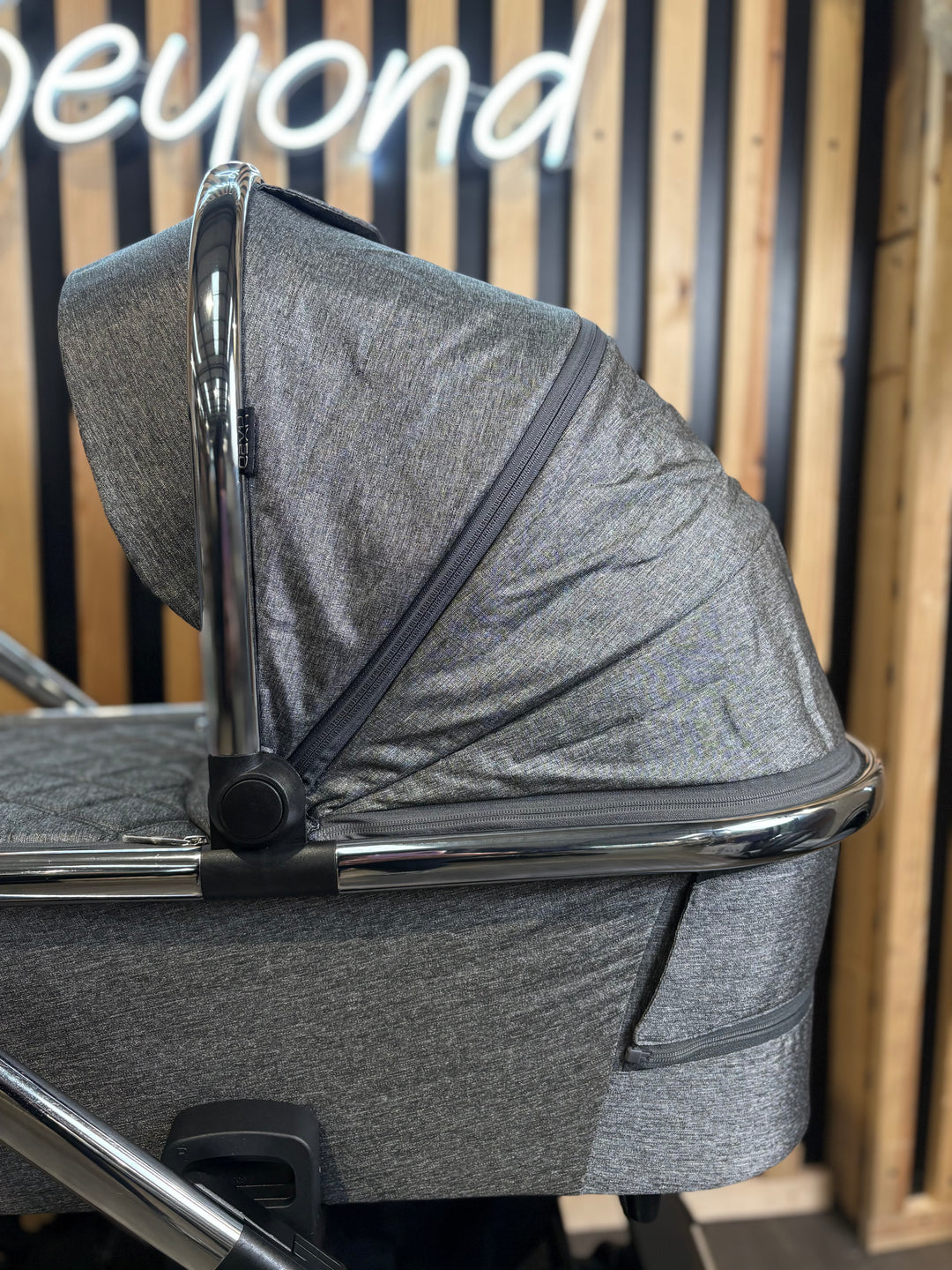 PRE LOVED Venicci Tinum 2.0 Travel System - Rock Graphite