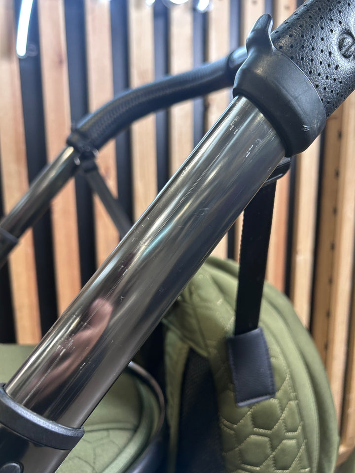 PRE LOVED egg2 Travel System - Olive