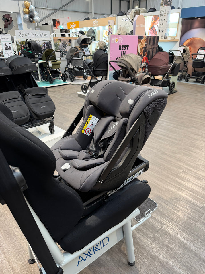 EX DISPLAY Axkid One 3 Car Seat - Artic Mist Grey