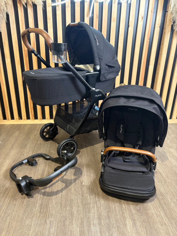 PRE LOVED Nuna Triv & LYTL Carrycot - Caviar