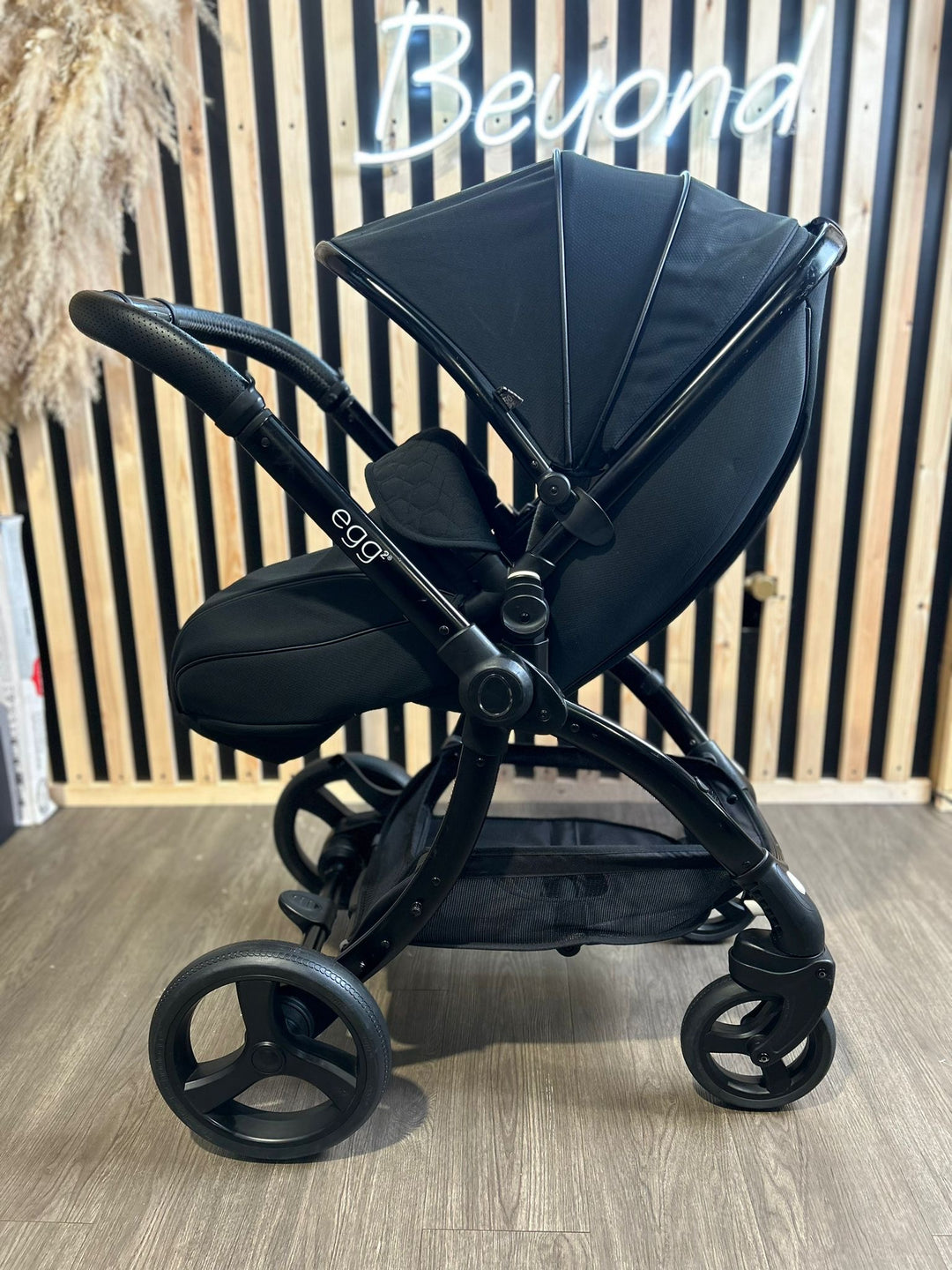 PRE LOVED Egg2 Special Edition Travel System - Just Black