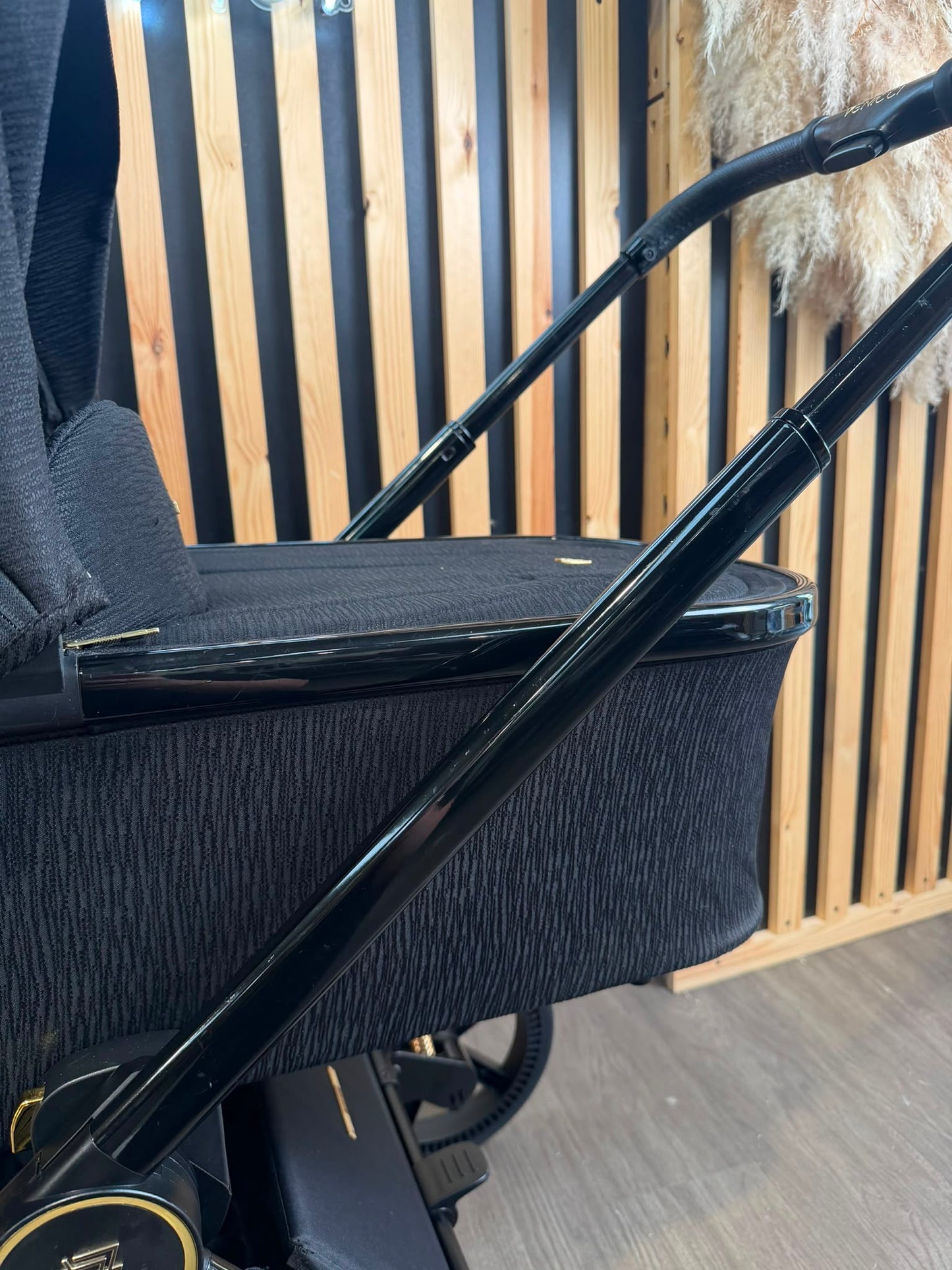 PRE LOVED Venicci Tinum Upline 2-in-1 Travel System - All Black