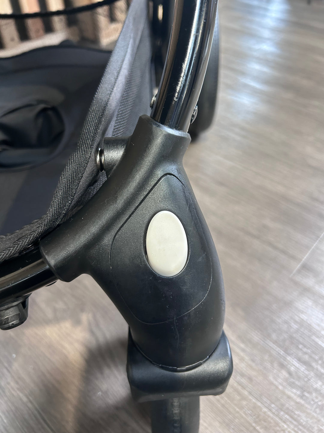 PRE LOVED egg2 Travel System - Just Black
