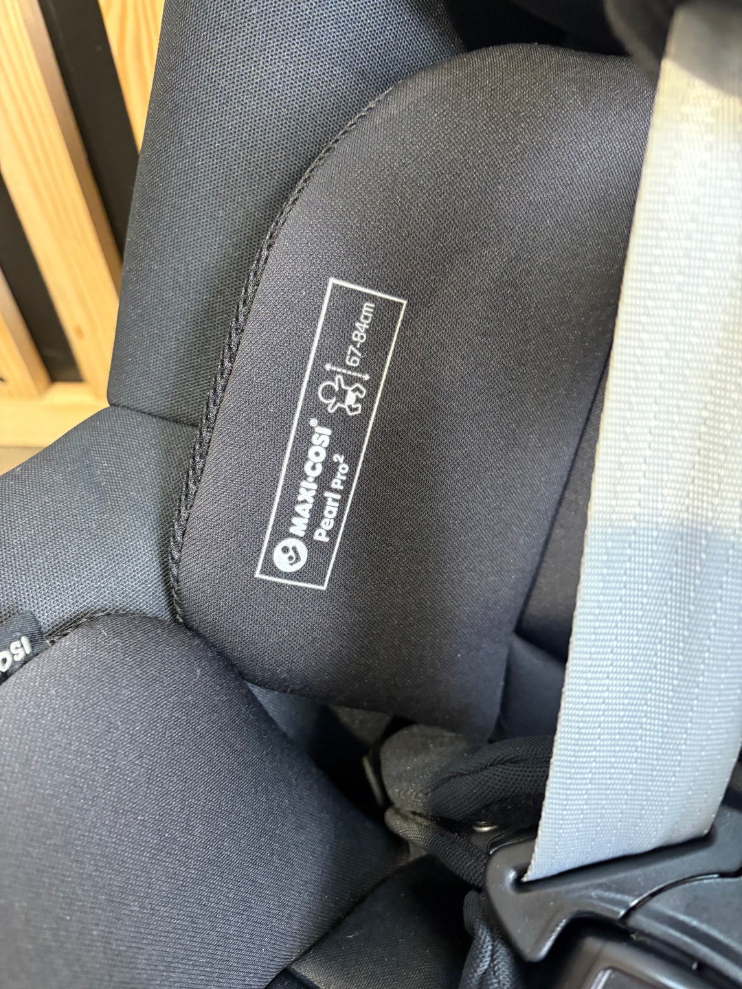 PRE LOVED Maxi-Cosi Pearl Pro2 Car Seat - Authentic Black