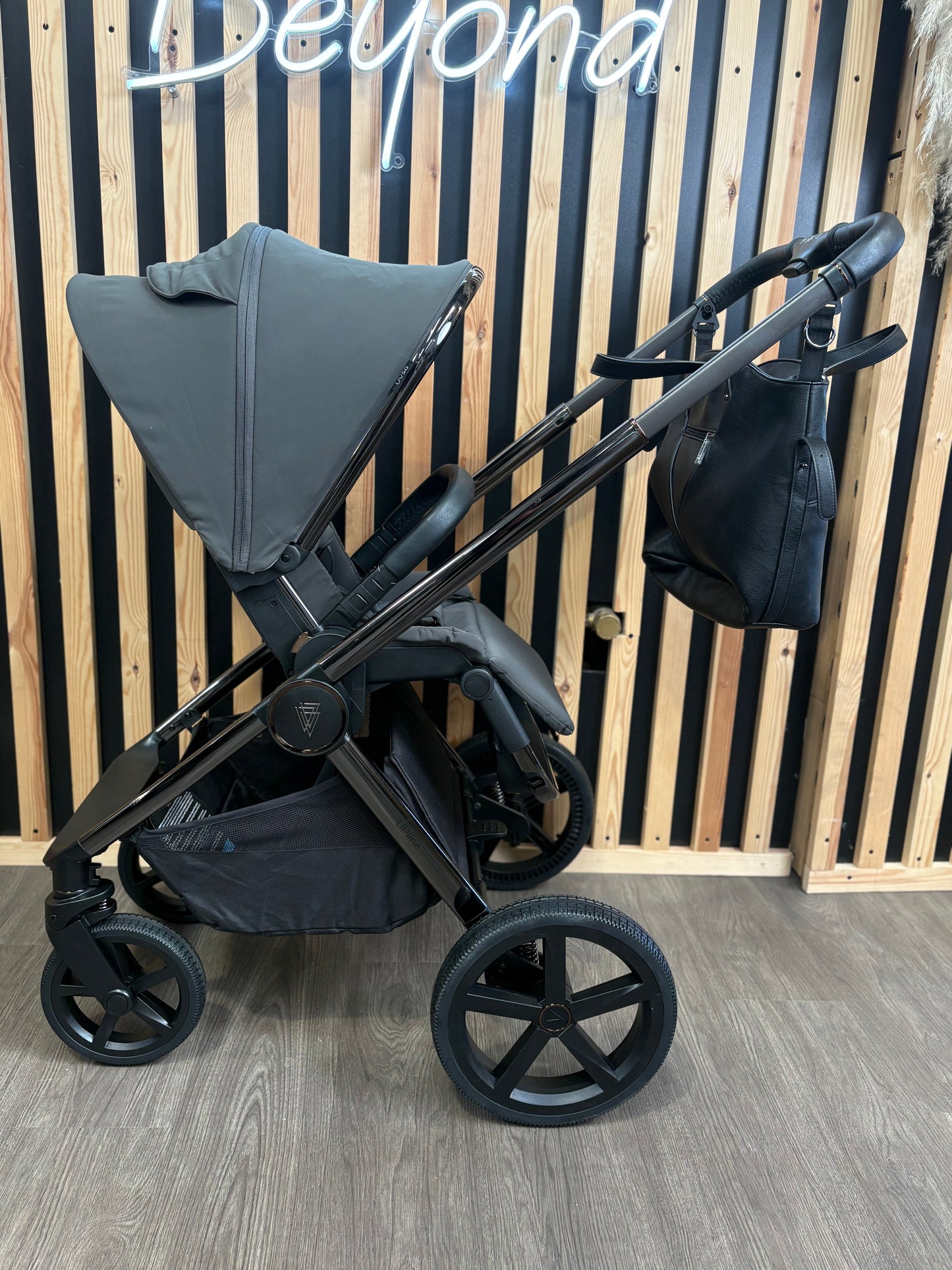 PRE LOVED Venicci Tinum Upline 2-in-1 Travel System - Lava SE