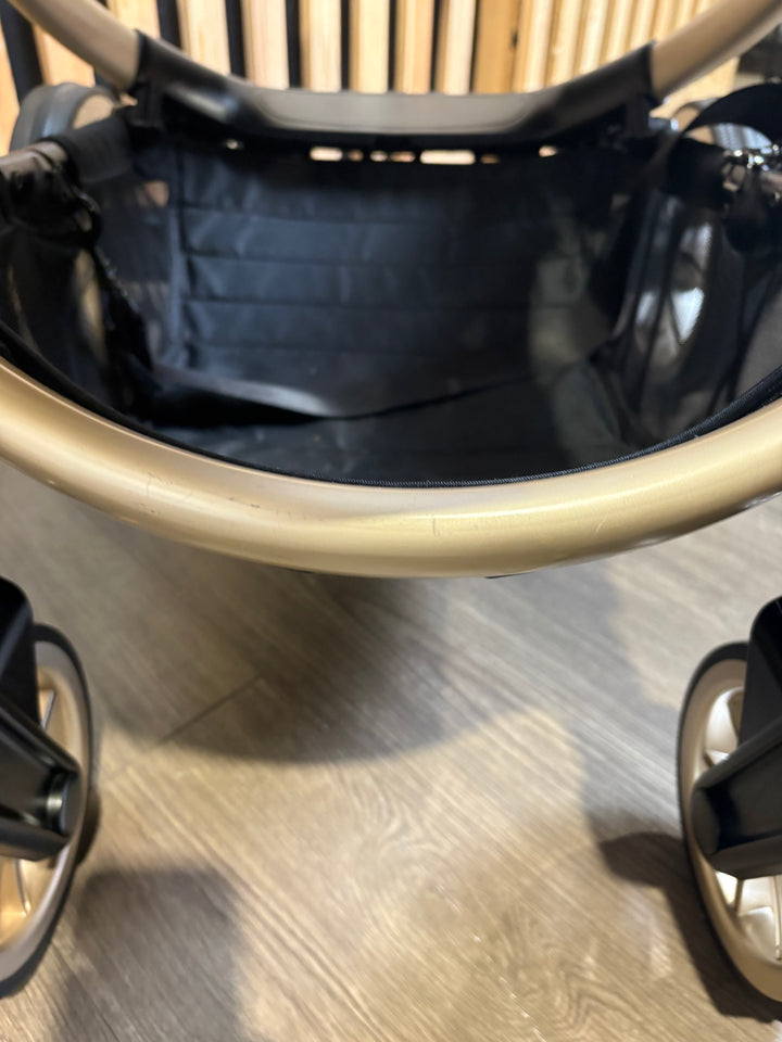 PRE LOVED iCandy Peach 7 w/ Cocoon Car Seat Travel System - Biscotti