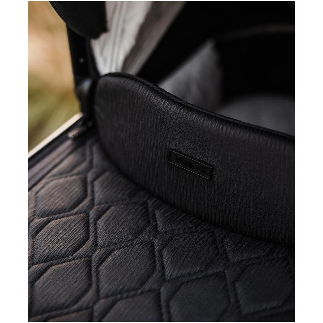 Venicci Tinum Edge 3in1 Travel System Inc Cosmo Car Seat - Raven