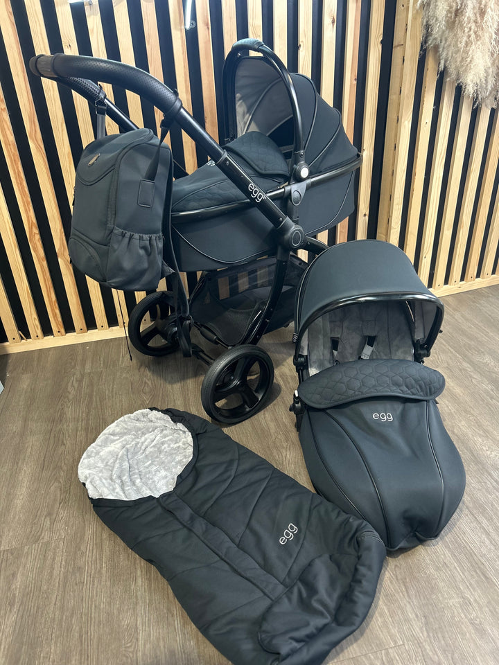 PRE LOVED egg2 Travel System - Just Black