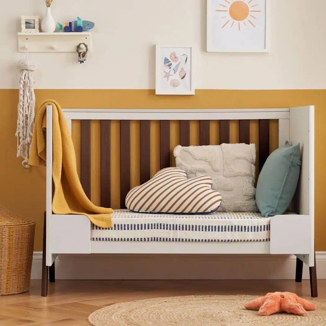 Tutti Bambini Fuori Cot Bed – Warm Walnut/White Sand