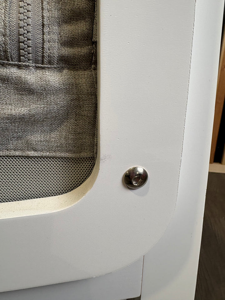 PRE LOVED SnuzPod4 Bedside Crib + Storage Pocket