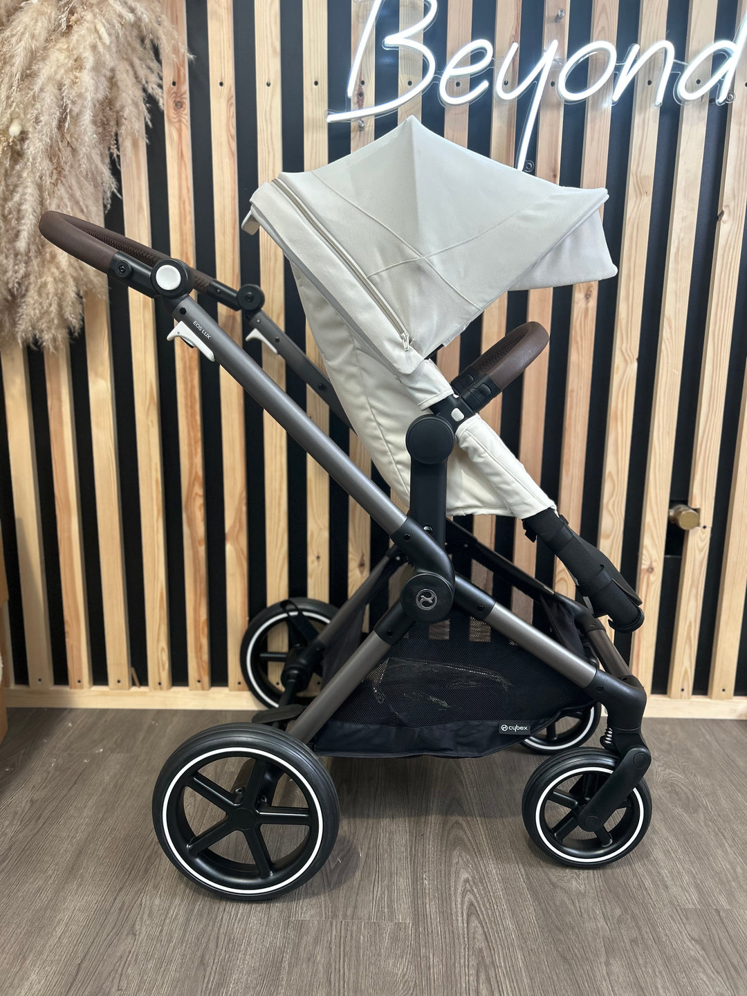 PRE LOVED Cybex Eos Lux Travel System - Seashell Beige