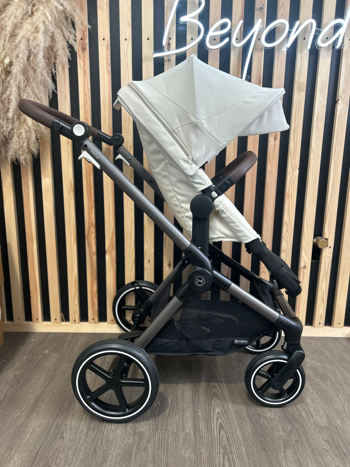 PRE LOVED Cybex Eos Lux Travel System - Seashell Beige