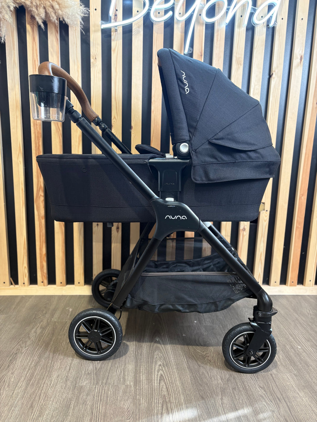 PRE LOVED Nuna Triv & LYTL Carrycot - Caviar