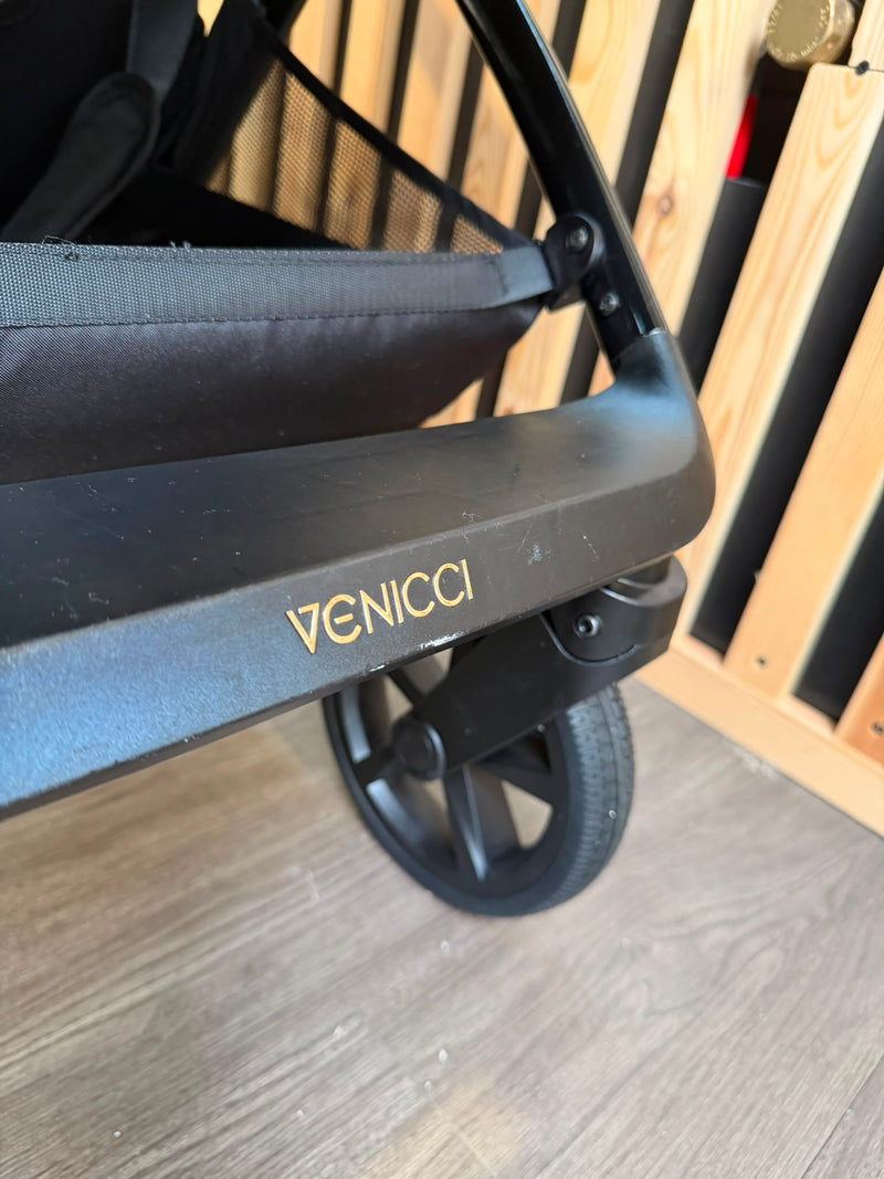 PRE LOVED Venicci Tinum Upline 2-in-1 Travel System - All Black