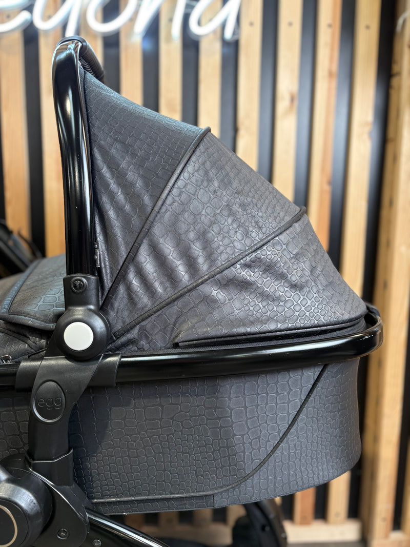 PRE LOVED egg2 Travel System - Jurassic Gold